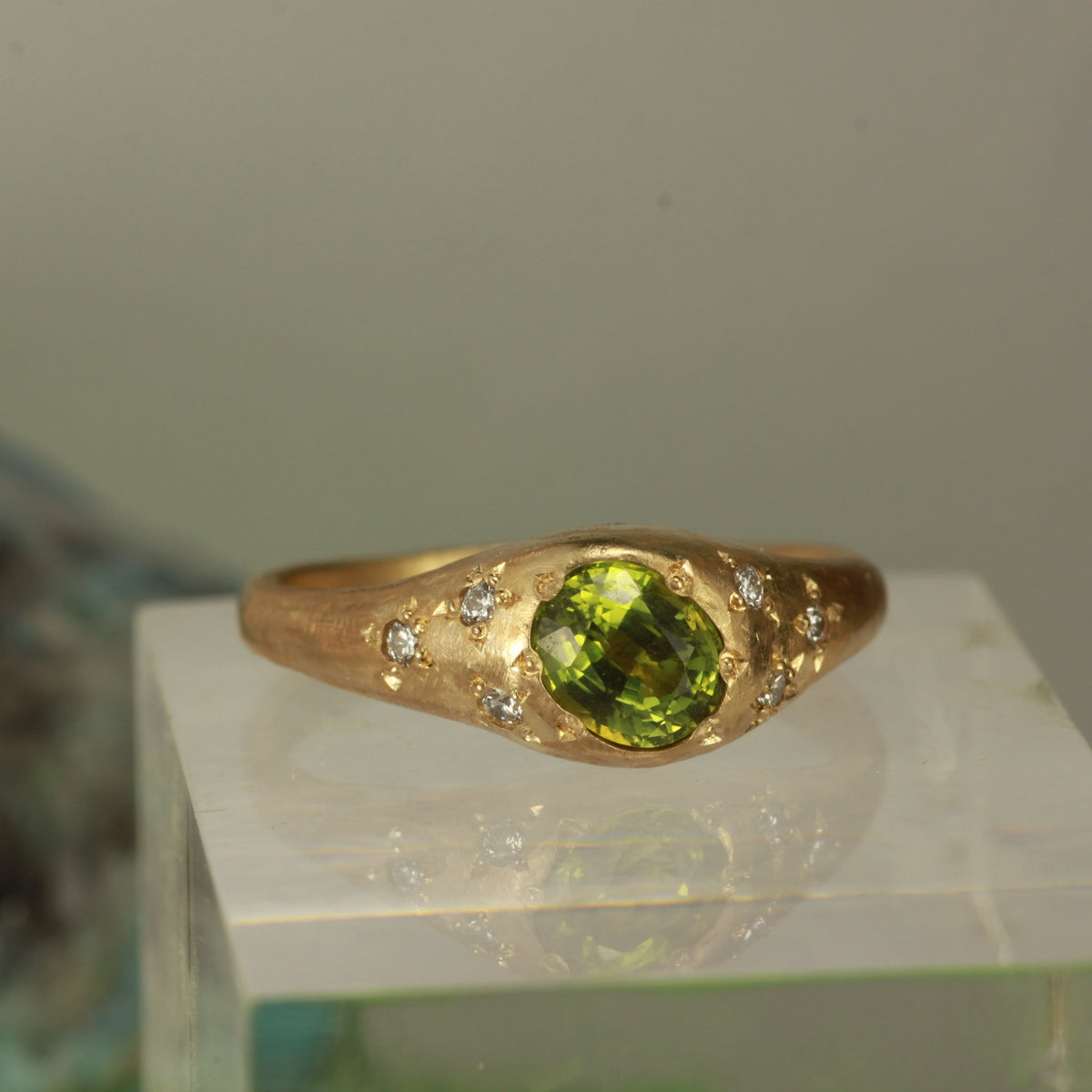 Green sapphire gold on sale ring